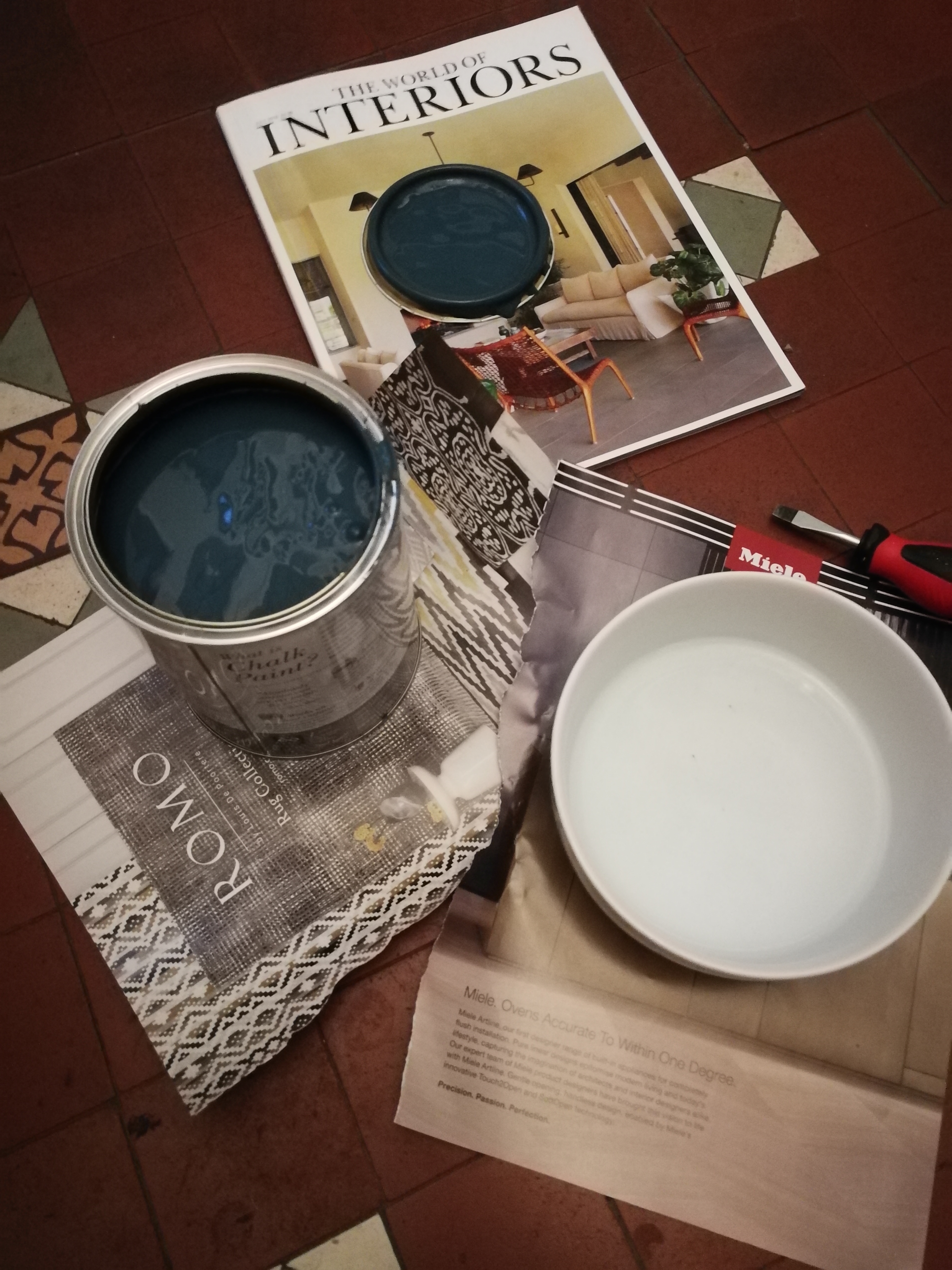 a photo of the open paint next to bowl of clean water
