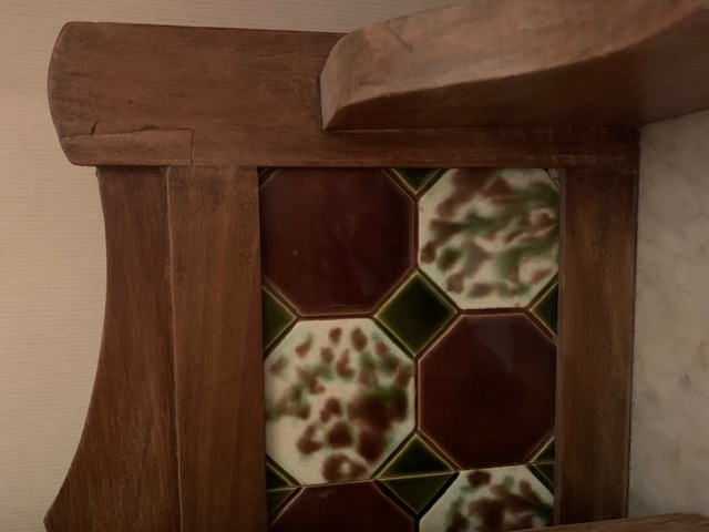 A photo of the washstand tiling at the back of it.